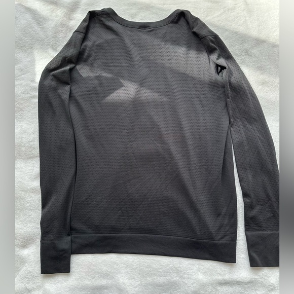 Lululemon Breeze long sleeve Lululemon across chest black
No Size Tag - Picture 2 of 7